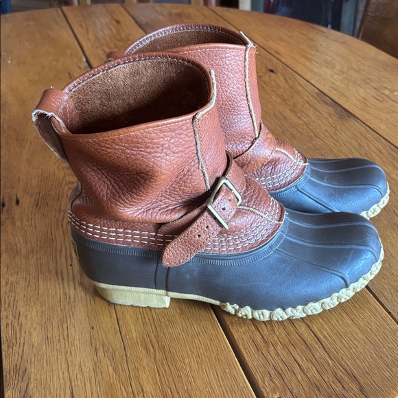 L.L. Bean Women's Brown Pebbled Leather Buckle Accent Pull On Duck Boot - Picture 9 of 9